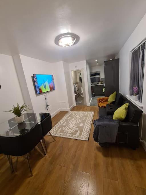 Luxury One Bedroom Flat London Bagian luar foto