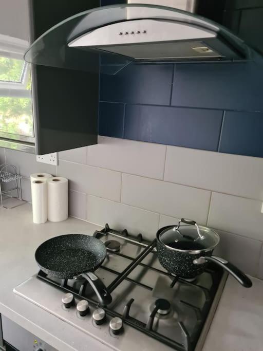 Luxury One Bedroom Flat London Bagian luar foto