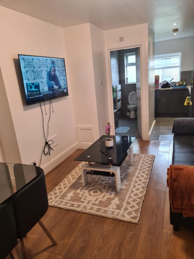 Luxury One Bedroom Flat London Bagian luar foto